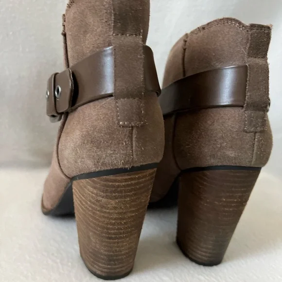 BCBG Size 7M Taupe Leather/Suede Booties - Picture 12 of 16